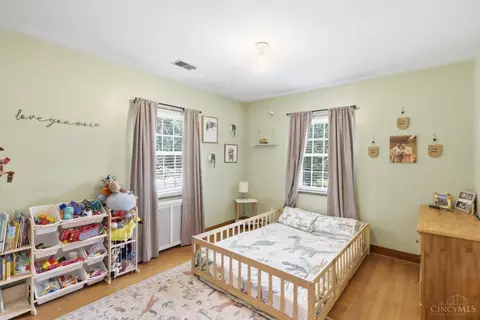 Bedroom - 5596 Sidney Rd, Cincinnati, OH 45238 photo 4 of 5