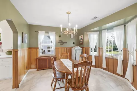 Dining - 5596 Sidney Rd, Cincinnati, OH 45238 photo 1 of 3