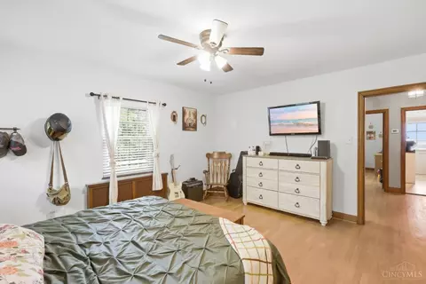 Bedroom - 5596 Sidney Rd, Cincinnati, OH 45238 photo 3 of 5
