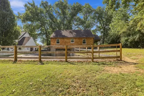 Exterior - 5596 Sidney Rd, Cincinnati, OH 45238 photo 7 of 12