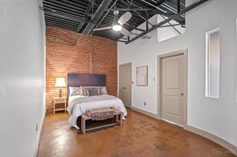 Bedroom - 512 Reading Rd, Cincinnati, OH 45202 photo 1 of 4