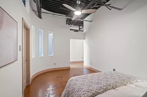 Bedroom - 512 Reading Rd, Cincinnati, OH 45202 photo 2 of 4