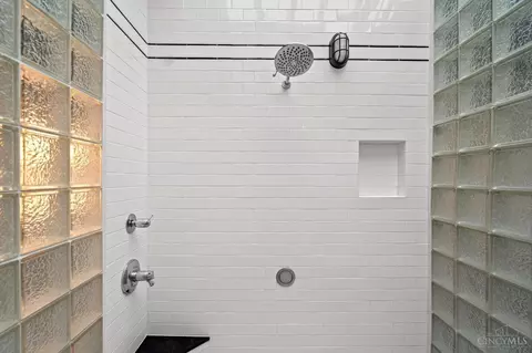 Bath - 512 Reading Rd, Cincinnati, OH 45202 photo 6 of 7