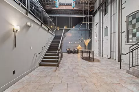 Entry Way - 512 Reading Rd, Cincinnati, OH 45202 photo 4 of 6