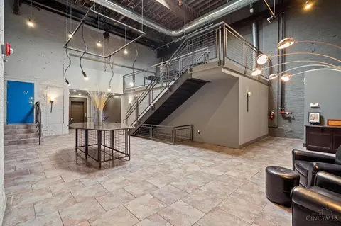 Entry Way - 512 Reading Rd, Cincinnati, OH 45202 photo 6 of 6