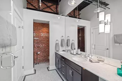 Bath - 512 Reading Rd, Cincinnati, OH 45202 photo 7 of 7