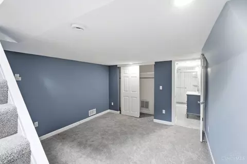 Bedroom - 116 Parker St, Cincinnati, OH 45219 photo 1 of 11