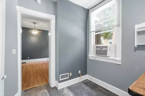 Entry Way - 116 Parker St, Cincinnati, OH 45219 photo 2 of 7