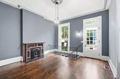 Living - 116 Parker St, Cincinnati, OH 45219 photo 3 of 8