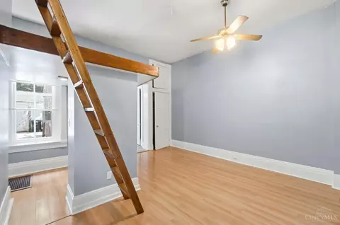 Bedroom - 116 Parker St, Cincinnati, OH 45219 photo 3 of 11