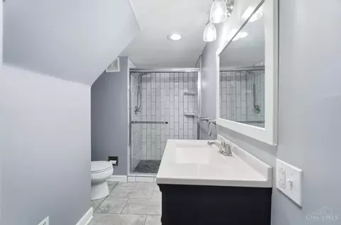Bath - 116 Parker St, Cincinnati, OH 45219 photo 1 of 8