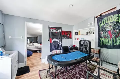 Bedroom - 116 Parker St, Cincinnati, OH 45219 photo 6 of 11