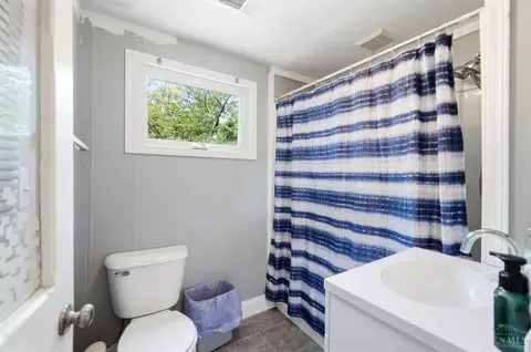 Bath - 116 Parker St, Cincinnati, OH 45219 photo 7 of 8