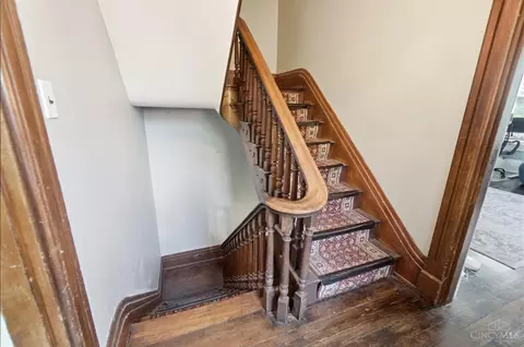 Entry Way - 116 Parker St, Cincinnati, OH 45219 photo 4 of 7