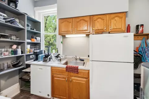 Kitchen - 116 Parker St, Cincinnati, OH 45219 photo 12 of 14