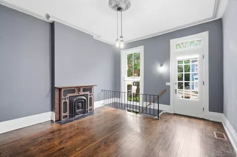 Living - 116 Parker St, Cincinnati, OH 45219 photo 1 of 8