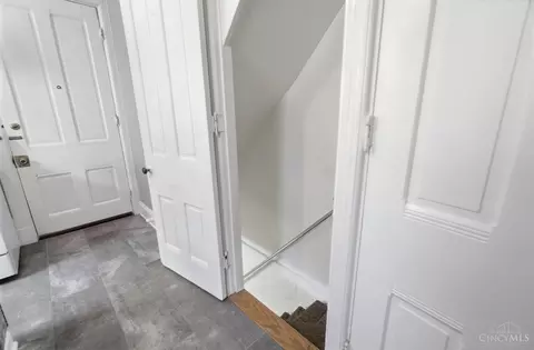 Entry Way - 116 Parker St, Cincinnati, OH 45219 photo 3 of 7