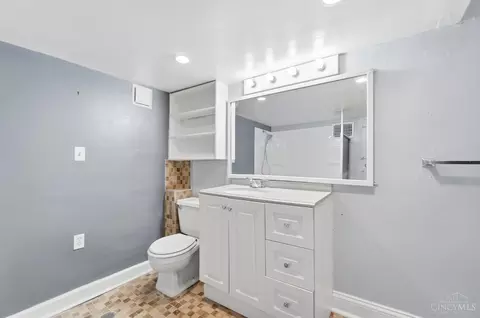 Bath - 116 Parker St, Cincinnati, OH 45219 photo 5 of 8