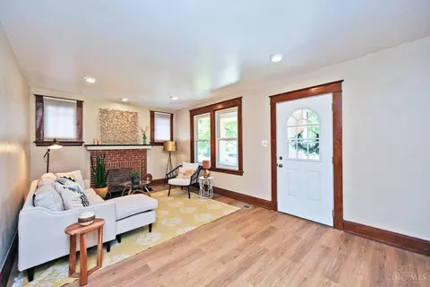 Living - 3417 Algona Pl, Cincinnati, OH 45207 photo 2 of 4