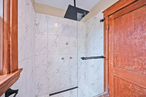 Bath - 3417 Algona Pl, Cincinnati, OH 45207 photo 2 of 6