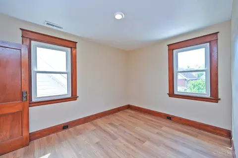 Bedroom - 3417 Algona Pl, Cincinnati, OH 45207 photo 4 of 7