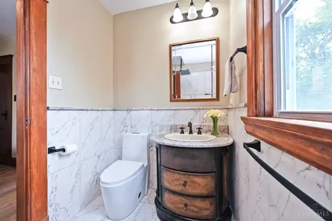Bath - 3417 Algona Pl, Cincinnati, OH 45207 photo 1 of 6