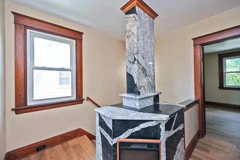 Entry Way - 3417 Algona Pl, Cincinnati, OH 45207 photo 4 of 6