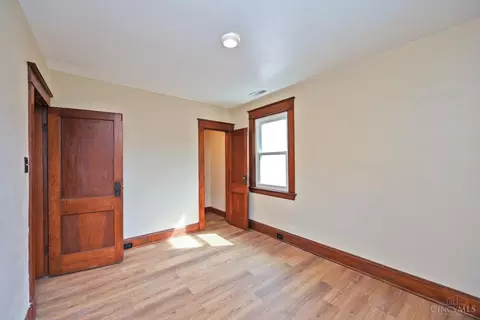 Bedroom - 3417 Algona Pl, Cincinnati, OH 45207 photo 5 of 7