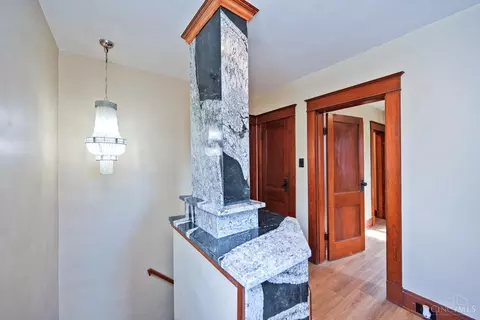 Entry Way - 3417 Algona Pl, Cincinnati, OH 45207 photo 3 of 6