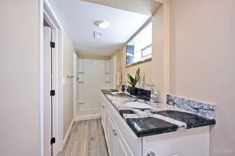 Bath - 3417 Algona Pl, Cincinnati, OH 45207 photo 5 of 6