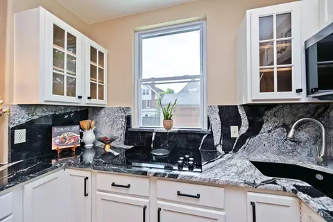 Kitchen - 3417 Algona Pl, Cincinnati, OH 45207 photo 5 of 9