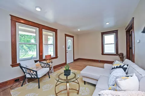 Living - 3417 Algona Pl, Cincinnati, OH 45207 photo 3 of 4
