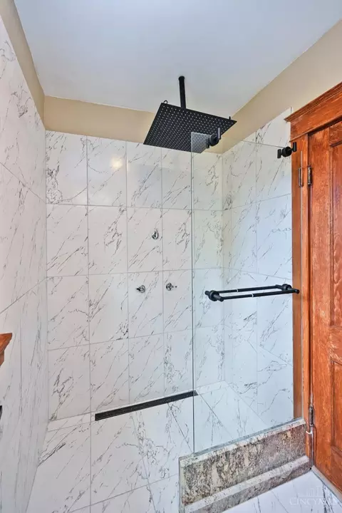 Bath - 3417 Algona Pl, Cincinnati, OH 45207 photo 3 of 6