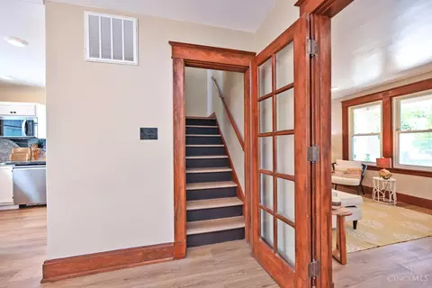 Entry Way - 3417 Algona Pl, Cincinnati, OH 45207 photo 2 of 6