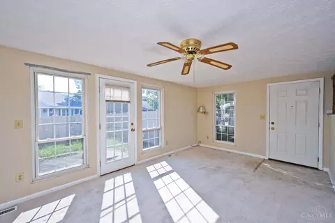 Living - 8081 Hetz Dr, Cincinnati, OH 45242 photo 6 of 9