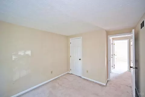 Bedroom - 8081 Hetz Dr, Cincinnati, OH 45242 photo 5 of 5