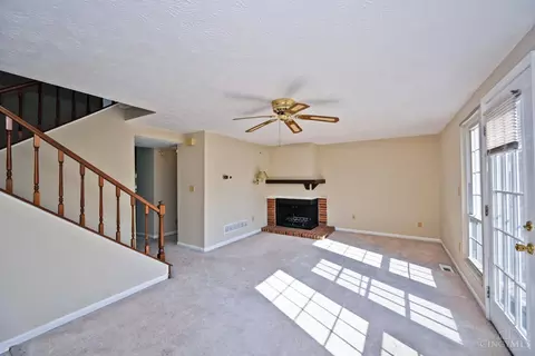 Living - 8081 Hetz Dr, Cincinnati, OH 45242 photo 1 of 9