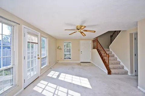 Living - 8081 Hetz Dr, Cincinnati, OH 45242 photo 5 of 9
