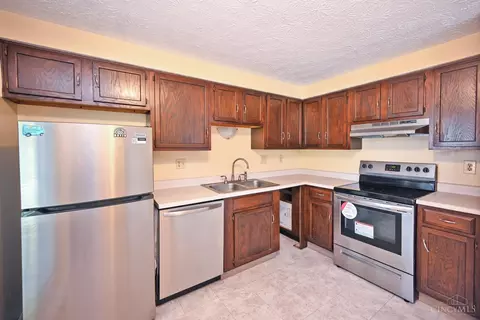 Kitchen - 8081 Hetz Dr, Cincinnati, OH 45242 photo 3 of 4