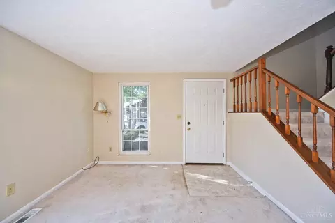 Living - 8081 Hetz Dr, Cincinnati, OH 45242 photo 2 of 9