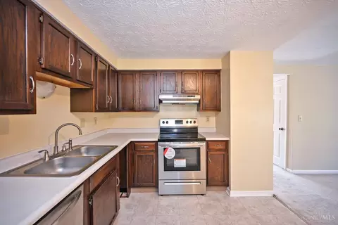 Kitchen - 8081 Hetz Dr, Cincinnati, OH 45242 photo 4 of 4