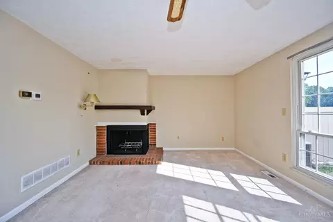 Living - 8081 Hetz Dr, Cincinnati, OH 45242 photo 3 of 9