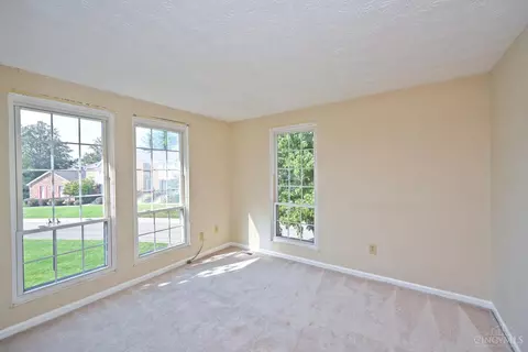 Living - 8081 Hetz Dr, Cincinnati, OH 45242 photo 9 of 9