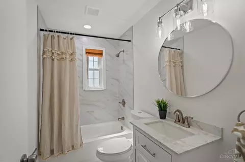Bath - 7817 Maple Leaf Dr, Madeira, OH 45243 photo 6 of 6