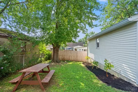 Exterior - 7817 Maple Leaf Dr, Madeira, OH 45243 photo 9 of 10