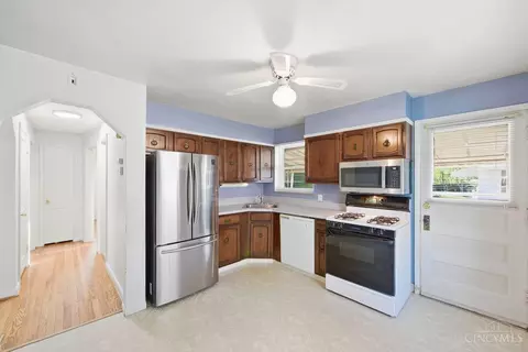 Entry Way - 8532 Darnell Ave, Cincinnati, OH 45236 photo 1 of 1