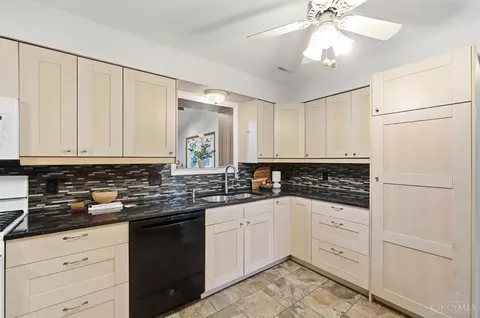 Kitchen - 9022 Foxhunter Ln, Cincinnati, OH 45242 photo 2 of 6