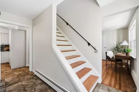 Entry Way - 9022 Foxhunter Ln, Cincinnati, OH 45242 photo 2 of 3