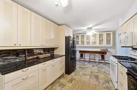 Kitchen - 9022 Foxhunter Ln, Cincinnati, OH 45242 photo 4 of 6