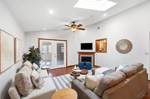 Living - 9022 Foxhunter Ln, Cincinnati, OH 45242 photo 3 of 4